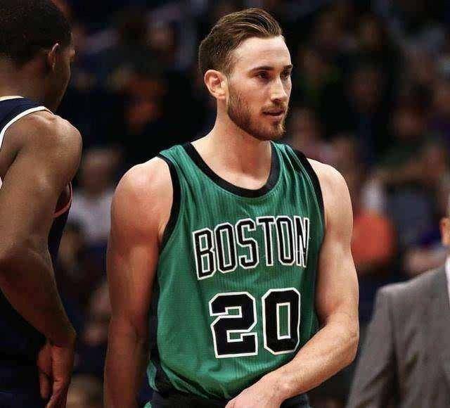 随着他在比 随着他在比